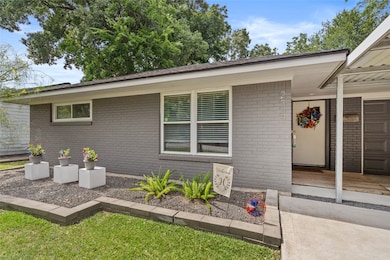 2327 Chantilly Ln, Houston, TX 77018 - photo 3