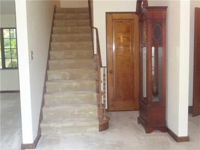 Entry/Foyer.