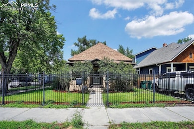 Charming downtown bungalow