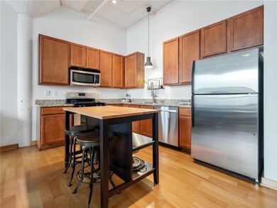 3-web-or-mls-1701 NE Madison St #209-0003