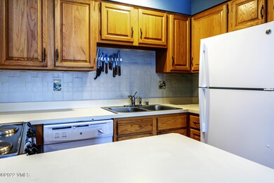371 Nottingham Rd Kitchen-