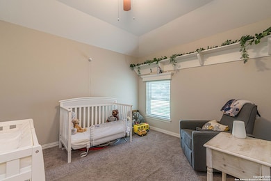 Secondary bedroom.
