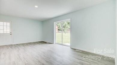2304 Woodleaf Dr, Gastonia, NC 28052 - photo 6
