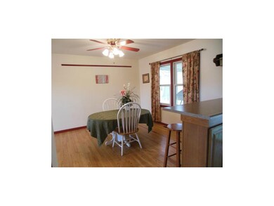 B'fast bar & storage, dining table in family rm OR