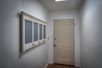 1052 Camelot Ct, Redding, CA 96003 - photo 4