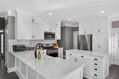 Quartz counters, ss appliances