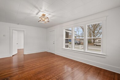 716 NE 8th St-005