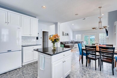 5100 Upper Mount Row New-large-008-004-K
