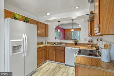 12551 Coral Grove Place, Germantown, MD 20874 - photo 7