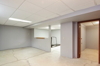 123 N Frolic Ave, Waukegan, IL 60085 - photo 7