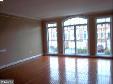 9971 Cyrandall Dr, Oakton, VA 22124 - photo 3