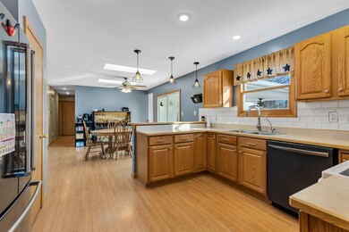 10880 Ashburn Rd, Wapakoneta, OH 45895 - photo 3