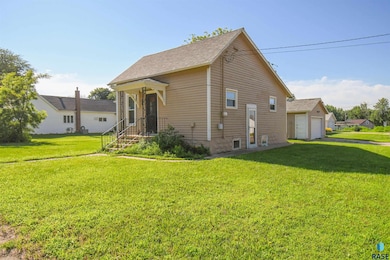 421 W 7th St, Canton, SD 57013 - photo 3