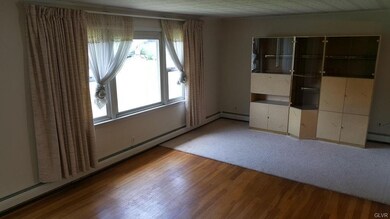 606 Jordan Cir, Whitehall, PA 18052 - photo 2