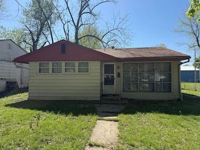 1005 S Park Ave, Aurora, MO 65605 - photo 2