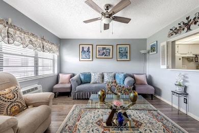 393 Windsor Q, West Palm Beach, FL 33417 - photo 4