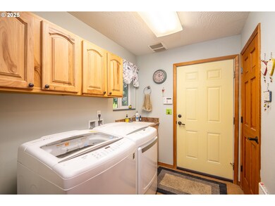 3877 SW Dahlia Ln, Waldport, OR 97394 - photo 2