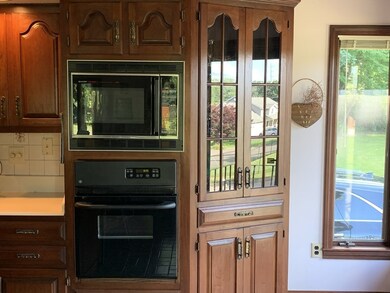 5 Laclede Ave, Chicopee, MA 01020 - photo 4