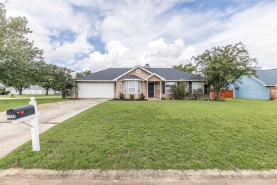 1229 Candlwyck Dr, Warner Robins, GA 31088 - photo 2