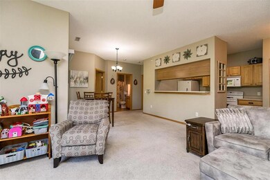 1920 Rockford Rd SW unit 15, Cedar Rapids, IA 52404 - photo 4