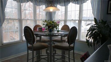 Kitchen eat-in Area