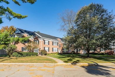 1760 Trailwood Path, Bloomfield Hills, MI 48301 - photo 2