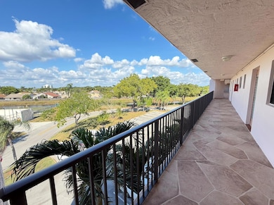 10444 NW 30th Ct unit 411, Sunrise, FL 33322 - photo 3