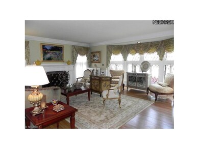 GRAND LIVING ROOM WITH BEAUTIFUL HARDWOOD FLOORS, 