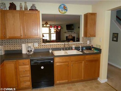 Breakfast Nook - Kitchen with pass-thru to dining 