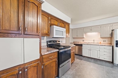 810 Southern Air Dr, Jefferson City, MO 65109 - photo 7