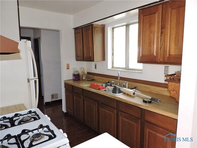 2211 Dahlia Cir, Toledo, OH 43611 - photo 5