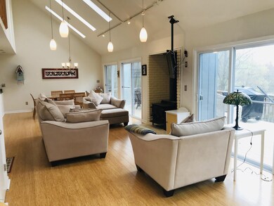 2068 Lakeview Dr E, Lake Ariel, PA 18436 - photo 4