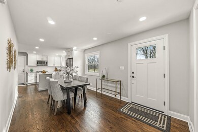 28W590 Laurel Dr, Naperville, IL 60564 - photo 3