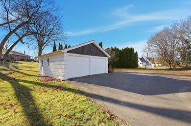 37 Kennedy St, Chicopee, MA 01013 - photo 4
