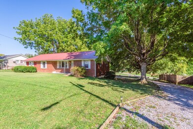 105 Helberg St, Dickson, TN 37055 - photo 4