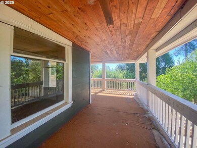 554 Cedar St, Sutherlin, OR 97479 - photo 2