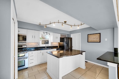 397 W Millport Dr, Valparaiso, IN 46385 - photo 4