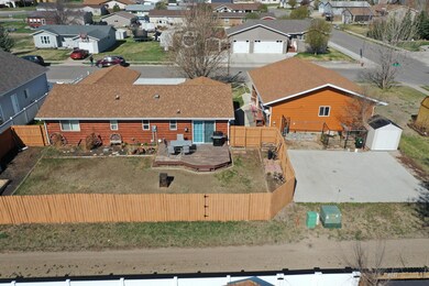 Back of property<|><|>