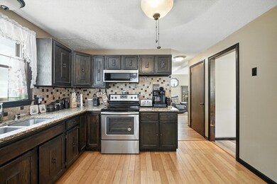 331 Parkerview St, Springfield, MA 01129 - photo 5