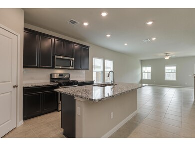 Kitchen with appliances with stainless steel fini
