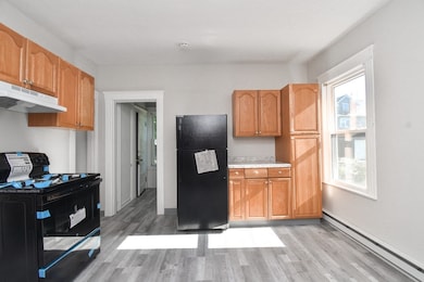 215 Oak Grove Ave, Springfield, MA 01109 - photo 4