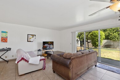 007_Living Room