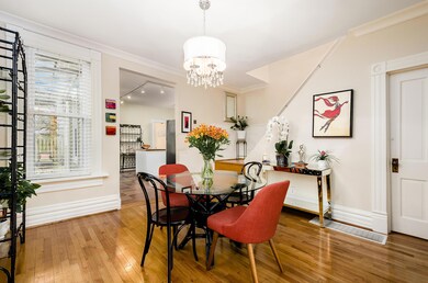 Dining to kitchen