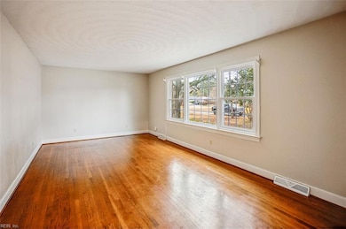 3145 Riveredge Dr, Portsmouth, VA 23703 - photo 6