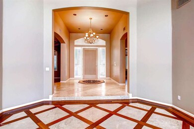 10168 E Corrine Dr-Foyer