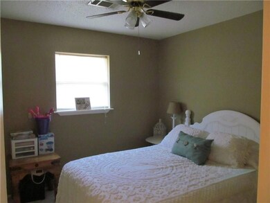 2318 Jodi Ln, Gainesville, TX 76240 - photo 4