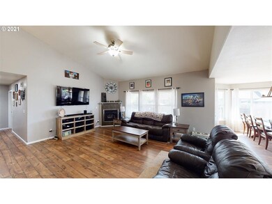 217 Cypress St, Sutherlin, OR 97479 - photo 6