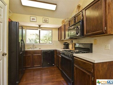 2002 Castle Bluff Dr, San Marcos, TX 78666 - photo 5