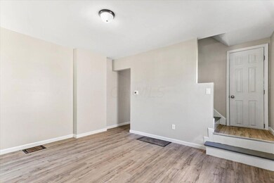04-1677 Living Area