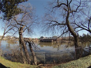 View of the lake to Joes Crab Shack.